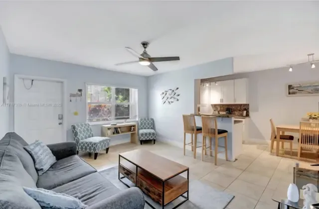 Bright Breachside Apartment with Pool, Gym, & Park