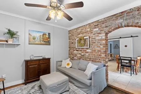 "Grand" Central Midtown Cottage USA Mardi Gras 1/1