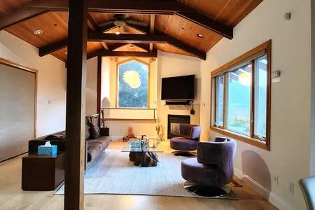 CHIC & EXCLUSIVE HOME IN PRIVATE TRANQUIL SETTING
