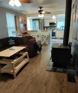 Twin Lakes boats, golf, ski, dogs near Lake Geneva