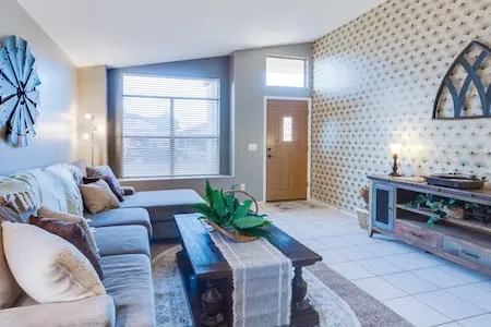 Vintage Avondale Getaway with 4/bedrooms