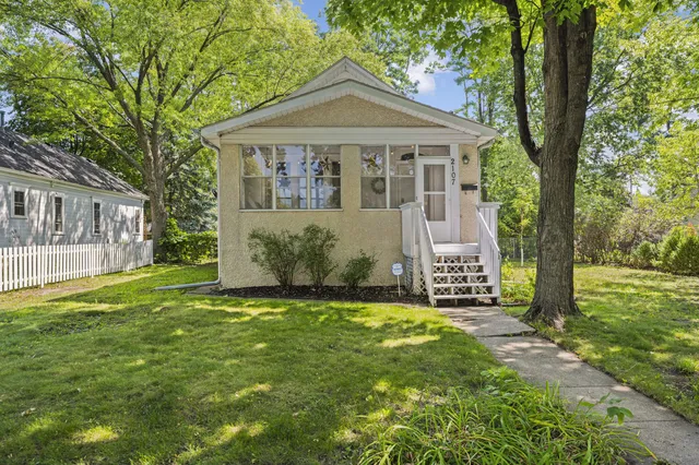 Entire Home in Cute Minneapolis Neighborhood!