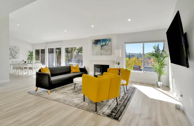 New! King Suite House W/ Amazing Valley View!