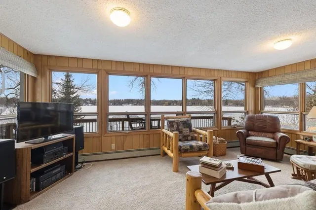 CHARMING cabin getaway 1 hour outside MPLS!