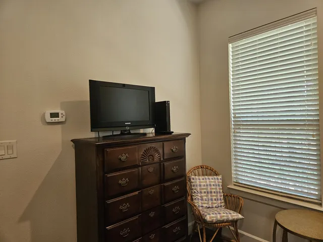 Fully furnished room & ensuite bath