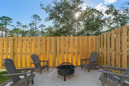 Arcade Beach Retreat| Firepit | King Bds| Hot Tub!