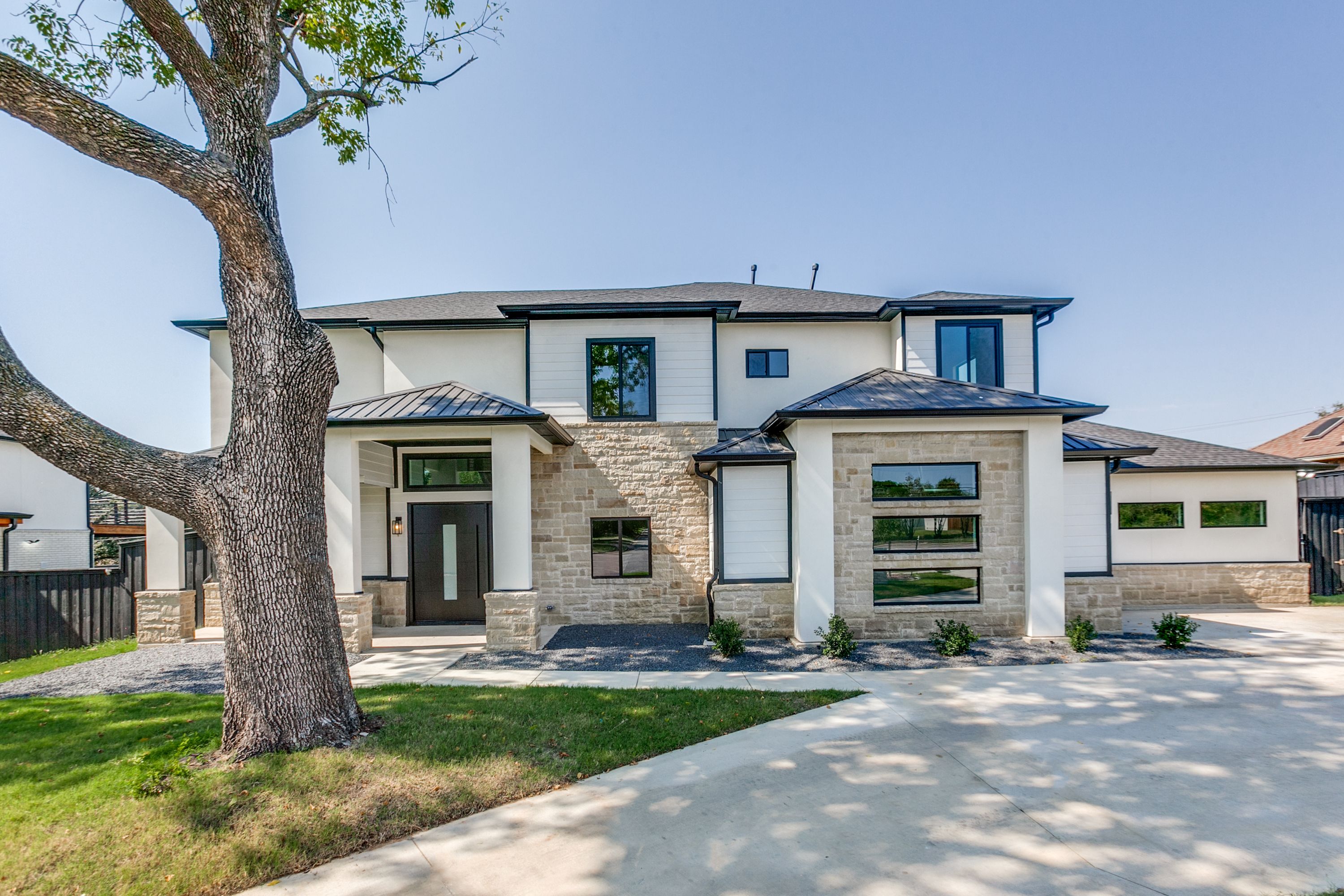 Central Luxury 4BR with Pool