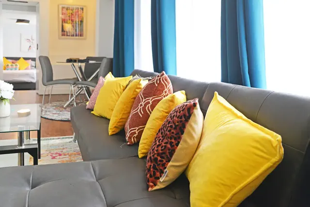 Chic 1BR Near Parks & Downtown