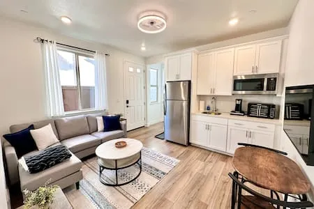 1BR Suite | Private Entrance | Laundry | Comfy Bed