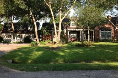 Charming Cypress Guest House