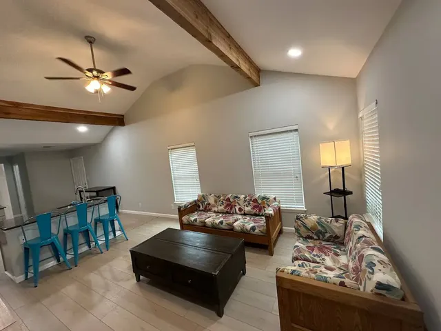 Free parking| Fenced yard| Near Lackland AFB|Pets