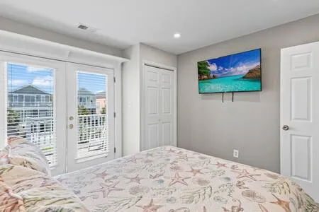 Steps to Sand/Surfside Pier | Top Floor | Parking