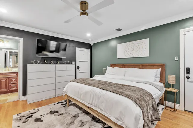 L.A. Landing! King Bed, Private Bath & Entrance