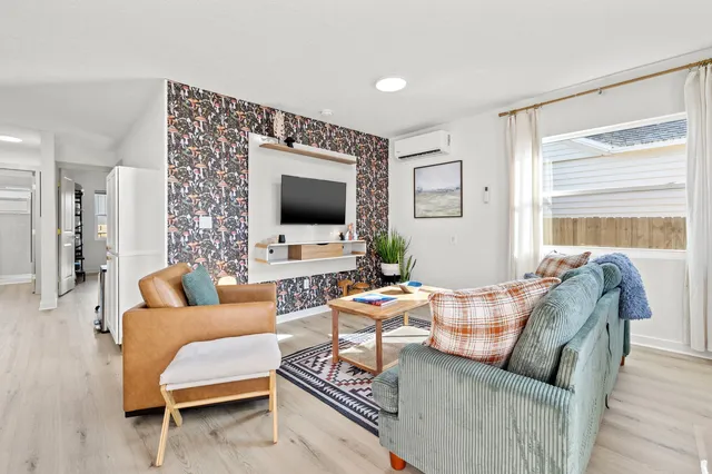 30+Day*Fenced*Close to Waterfront*Dwntwn Proximity