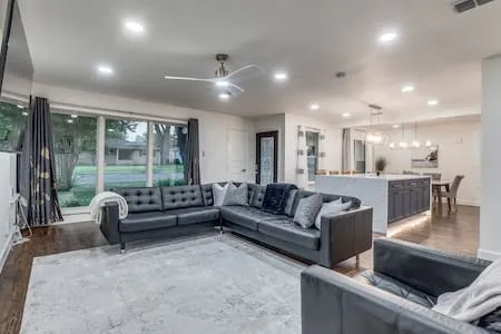 Luxury L-Streets Retreat | 4BR, 3BA, 2 Ensuite