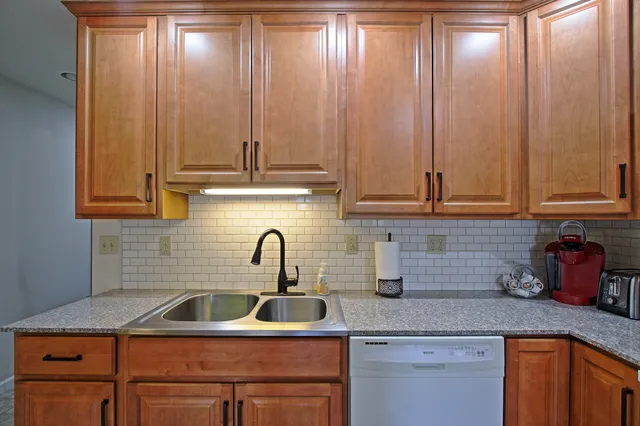 RoR3 Furnished, Includes Utilities, Off St Parking