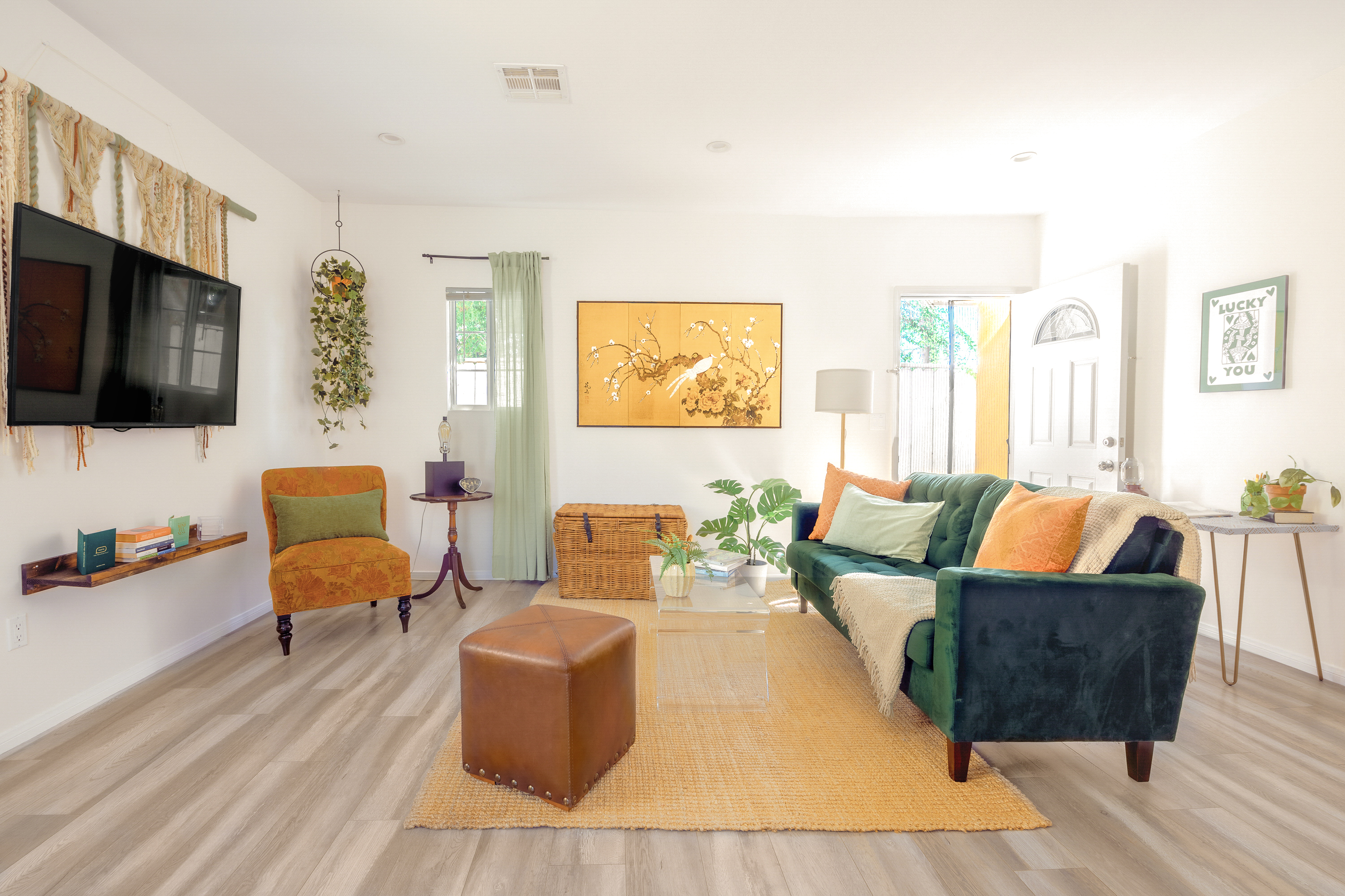 Gated bungalow w/ parking · fast Wifi · yard+patio