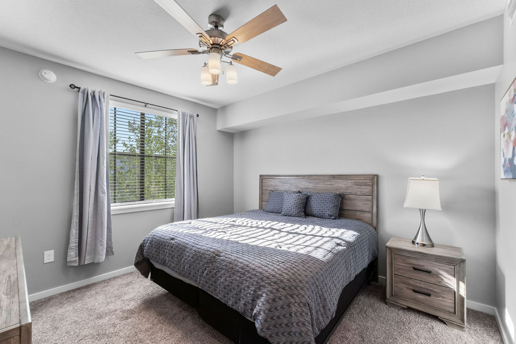 Upscale 2BR Condo with Resort Amenities in Naples