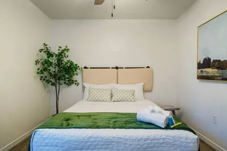 The Green Haven At The Blue Cottage in Palm Bay