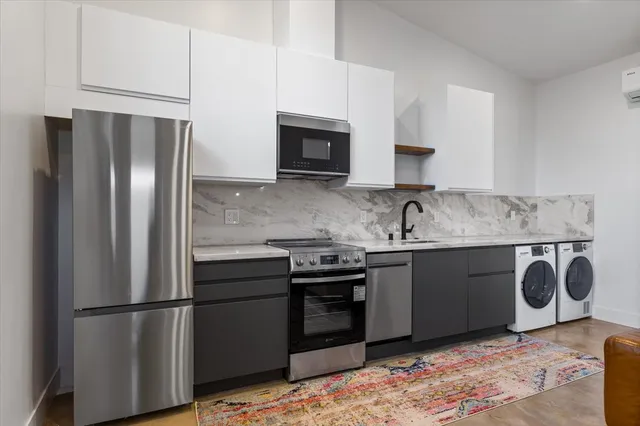 Modern 1BD  Pets, 1BLK to Land Park Ded Workspace