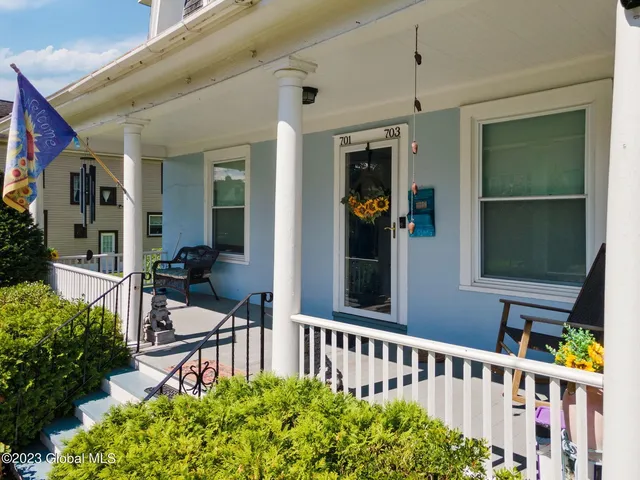 HUGE Victorian! Schenectady!4 BD/2 BTH PetFriendly