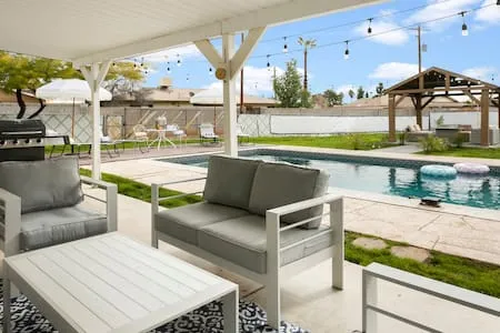 PHX Retro Home with Large Backyard/Pool