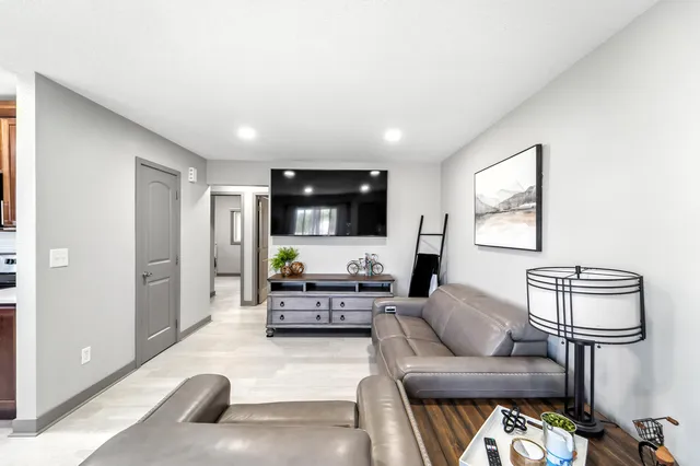 Luxury 2BR / Pets OK / In-Unit Washer / Parking