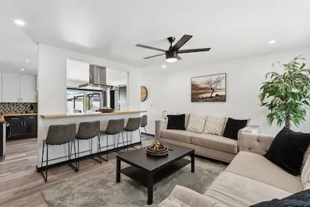 Renovated 2/2 in Phx w/ backyard