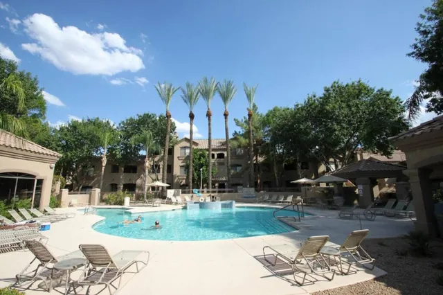 Resort-style 1BR | Walkable | Putting Green | Pool