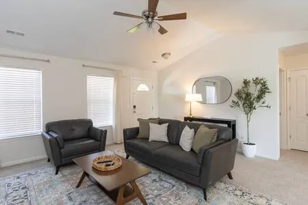 Welcome Families+ Pets! 30+ nights Fenced Yard