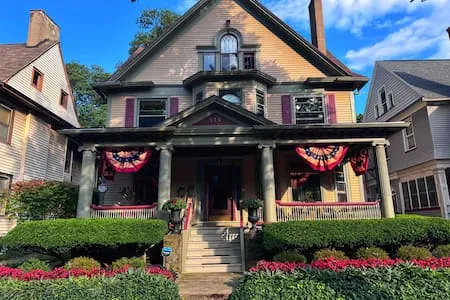 Rutgers House Apartment