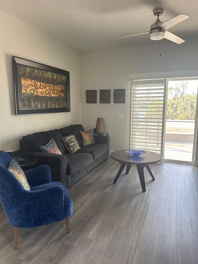 Stunning, Modern 2-Bedroom with Lake Views