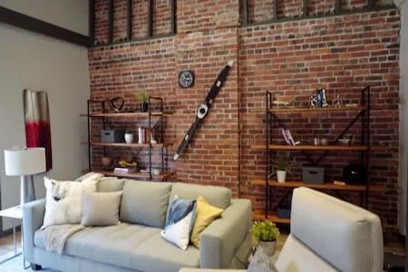 High End Luxury Penthouse Condo #300