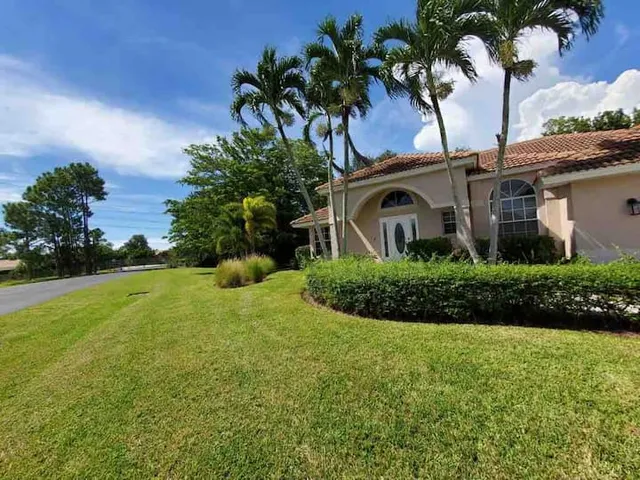 Naples FL 3 Bedroom 2 bathroom modern home $4000