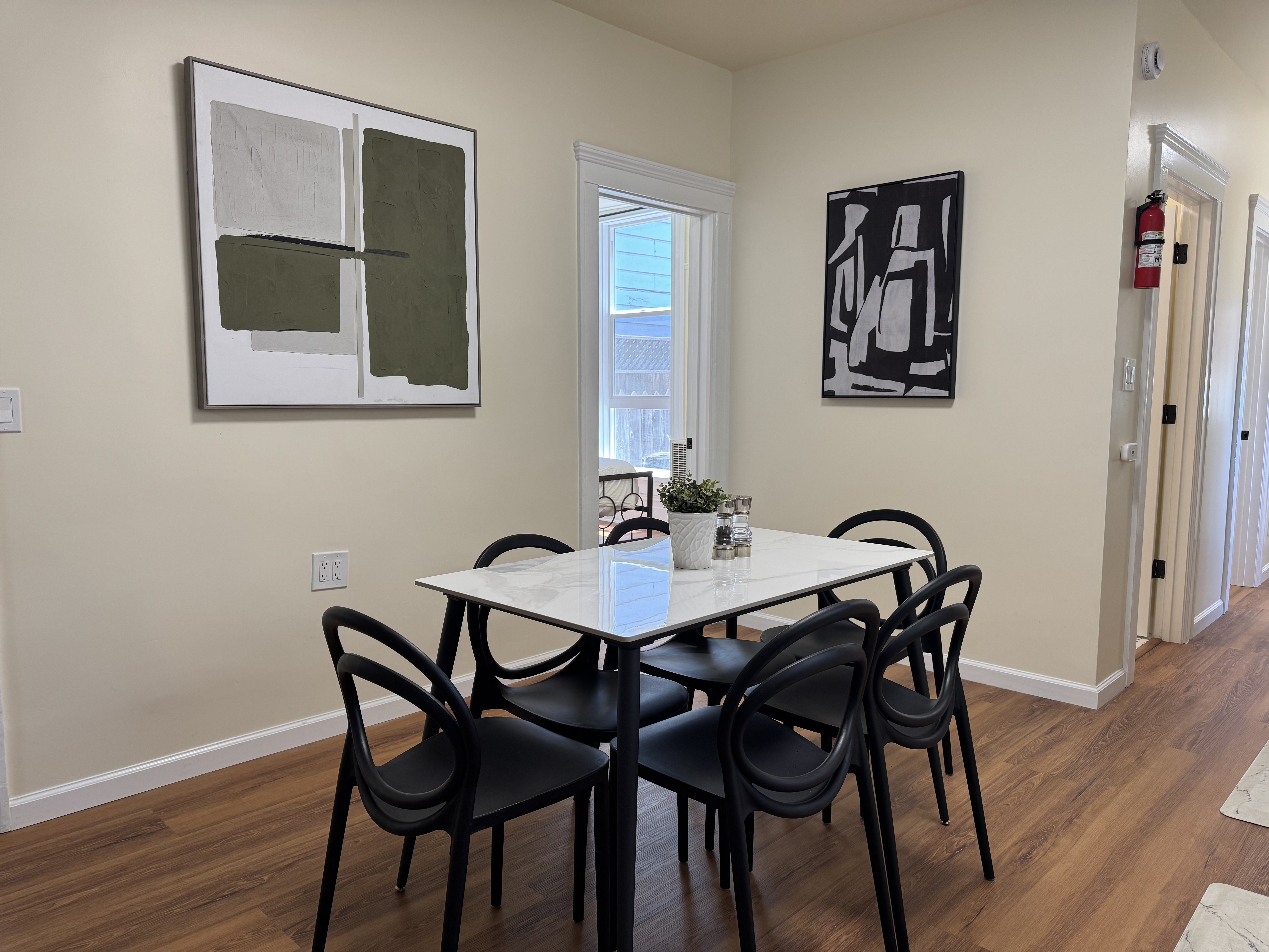 STUNNING 6 BEDROOM 2.5 BATH IN UPTOWN OAKLAND