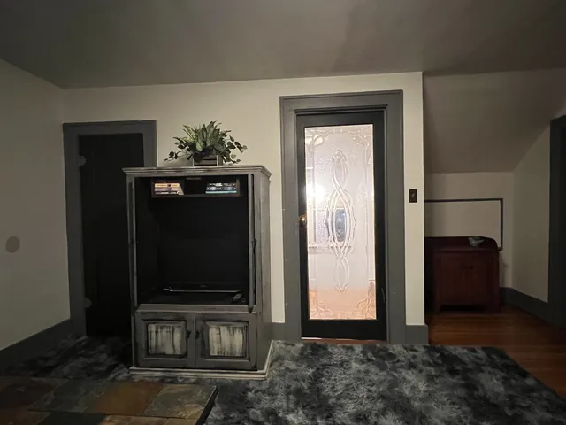 1 Bedroom 1 Bath Upper Floor Apartment