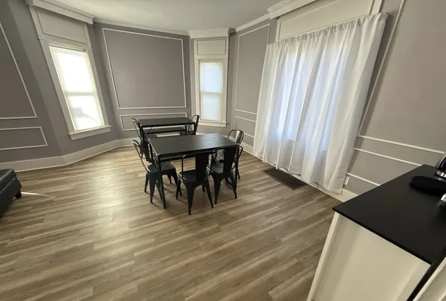 Sleeps 8 | 4-Car Garage, 2 Full Fridges, Laundry