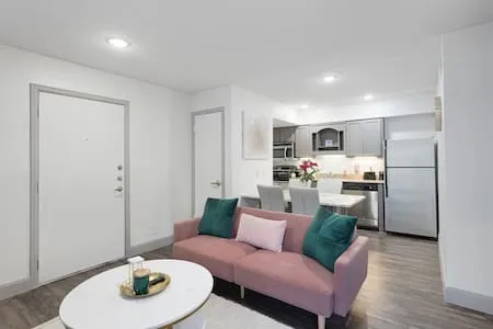 Pink Luxe 1 BD: Pool & Hot tub, near TMC & NRG!