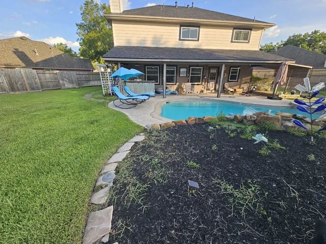 Utilities included, Pet friendly, with Pool
