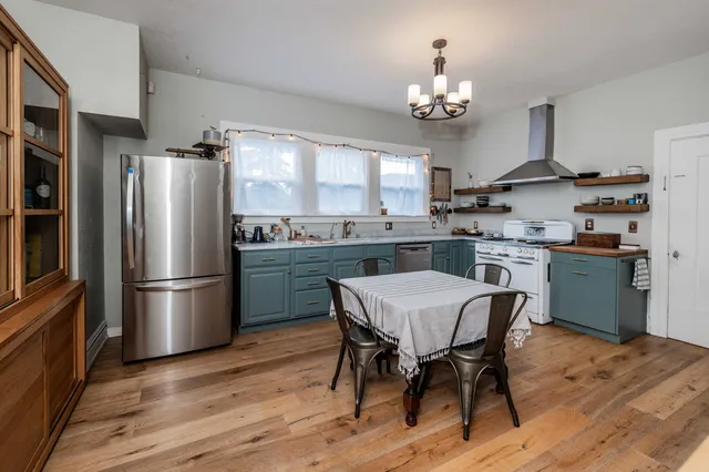 2,000 sq ft House in Oakland close to everything!