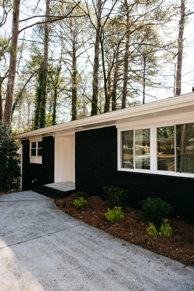 Large Group Rental | Sleeps 12 | EV + Pet Friendly