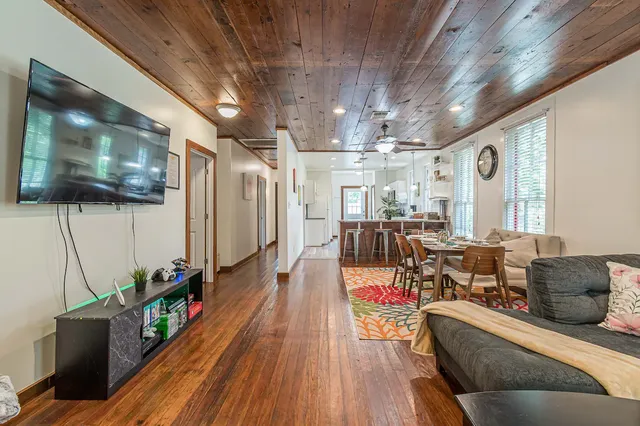 Free parking|Walk to Botanical|Fenced yard|Grill