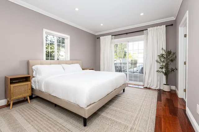 Spacious 3 BD - Gated Parking - AC