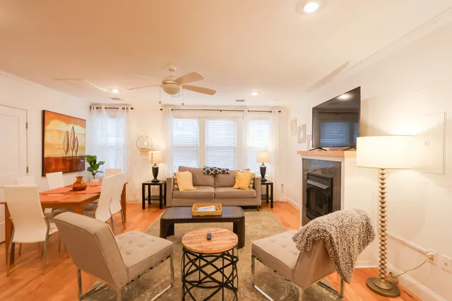 Modern 2-bed, 2-bath, 4 min walk to Northeastern