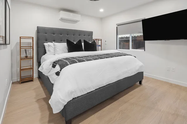 New! 1 BR, Laundry In-Unit, King Bed, Parking