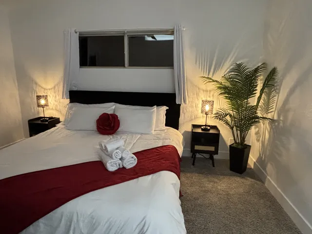 Modern Oasis: Your Cozy Retreat Near the Strip