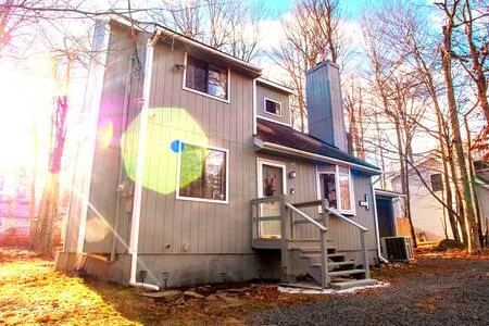 Family & Pet-Friendly Poconos: Games, Fire Pit