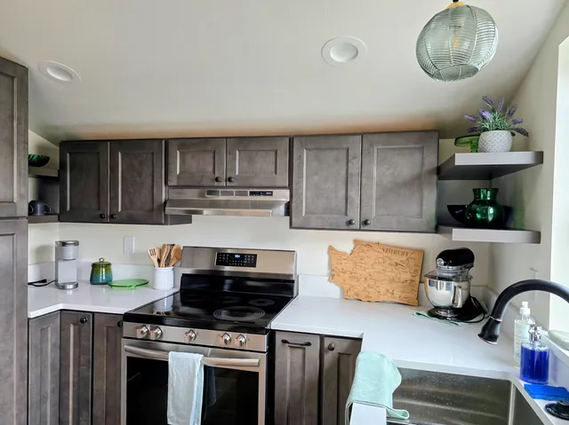 New private & peaceful apartment in Proctor!