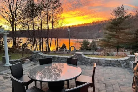 Candlewood Lake Retreat; Dock, Game Room & Firepit