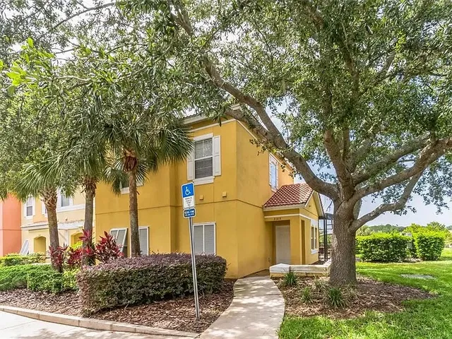 Lakefront Retreat Near Disney